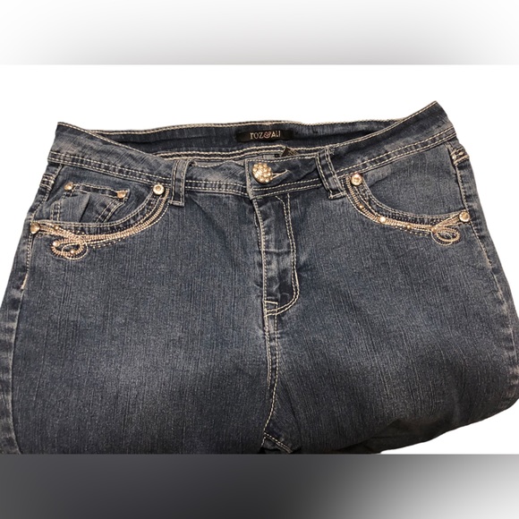 Roz and Ali Jeans - Picture 2 of 14